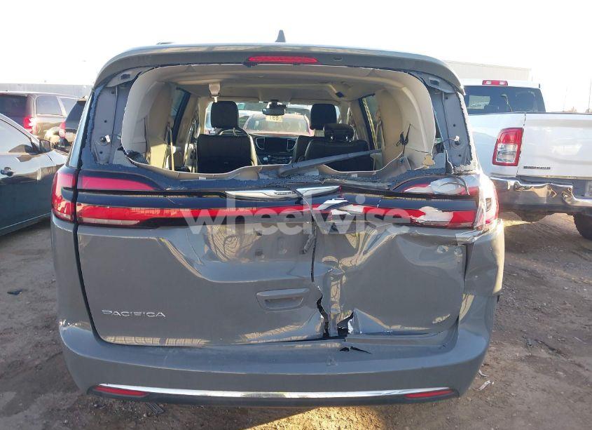 Photo 6 of 2022 Chrysler Pacifica TOURING L (VIN 2C4RC1BG0NR233663)