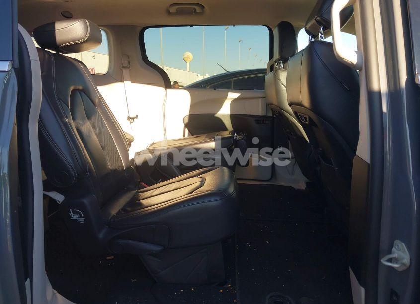 Photo 8 of 2022 Chrysler Pacifica TOURING L (VIN 2C4RC1BG0NR233663)