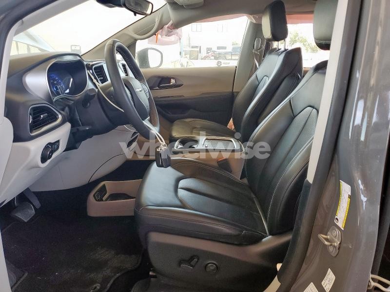 Photo 6 of 2023 CHRYSLER PACIFICA TOURING L (VIN 2C4RC1BG0PR529284)