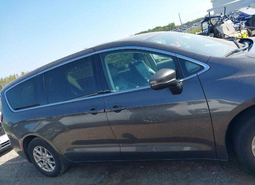 Photo 13 of 2023 Chrysler Pacifica TOURING L (VIN 2C4RC1BG0PR531259)