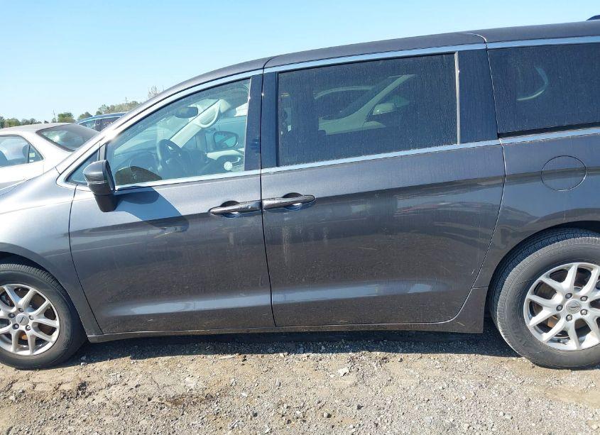 Photo 14 of 2023 Chrysler Pacifica TOURING L (VIN 2C4RC1BG0PR531259)