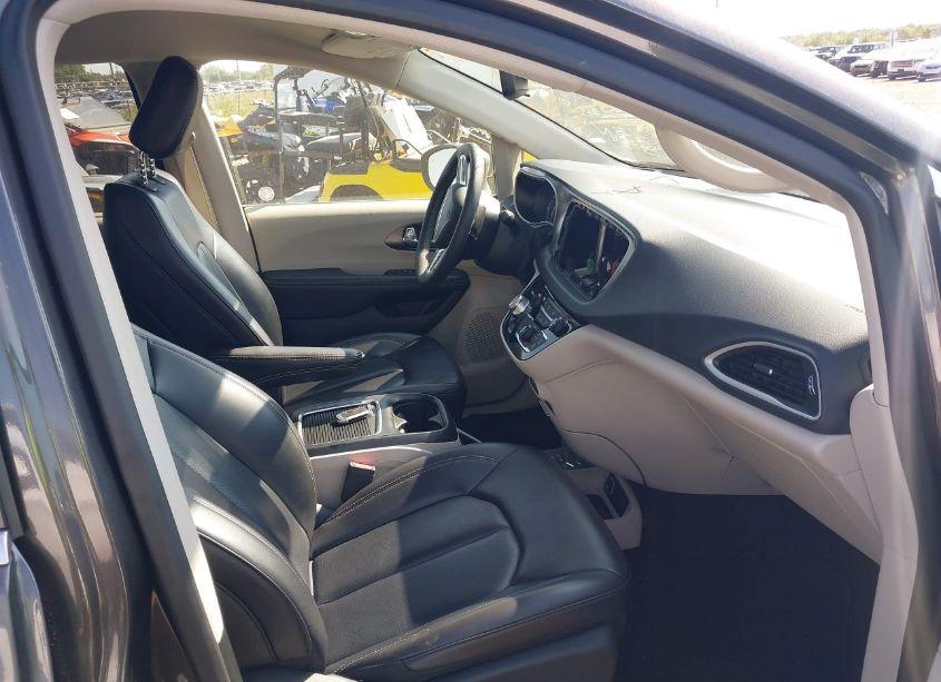 Photo 5 of 2023 Chrysler Pacifica TOURING L (VIN 2C4RC1BG0PR531259)