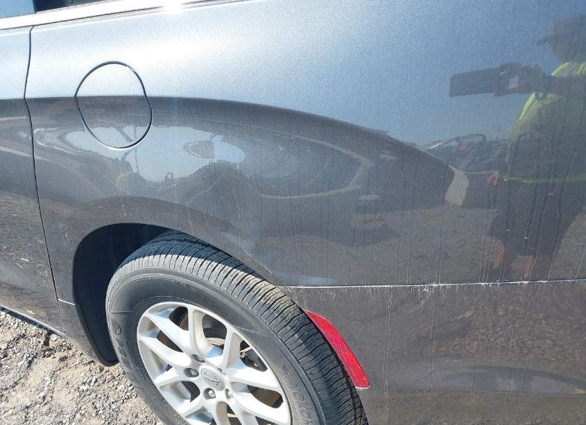 Photo 6 of 2023 Chrysler Pacifica TOURING L (VIN 2C4RC1BG0PR531259)