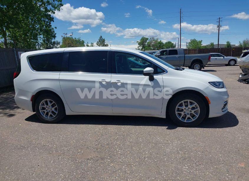 Photo 13 of 2023 Chrysler Pacifica TOURING L (VIN 2C4RC1BG0PR536493)