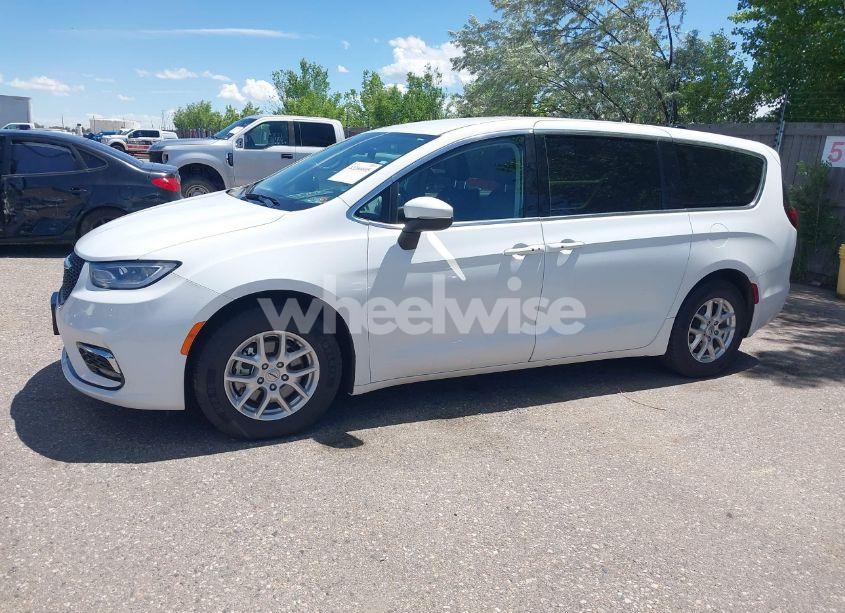 Photo 14 of 2023 Chrysler Pacifica TOURING L (VIN 2C4RC1BG0PR536493)