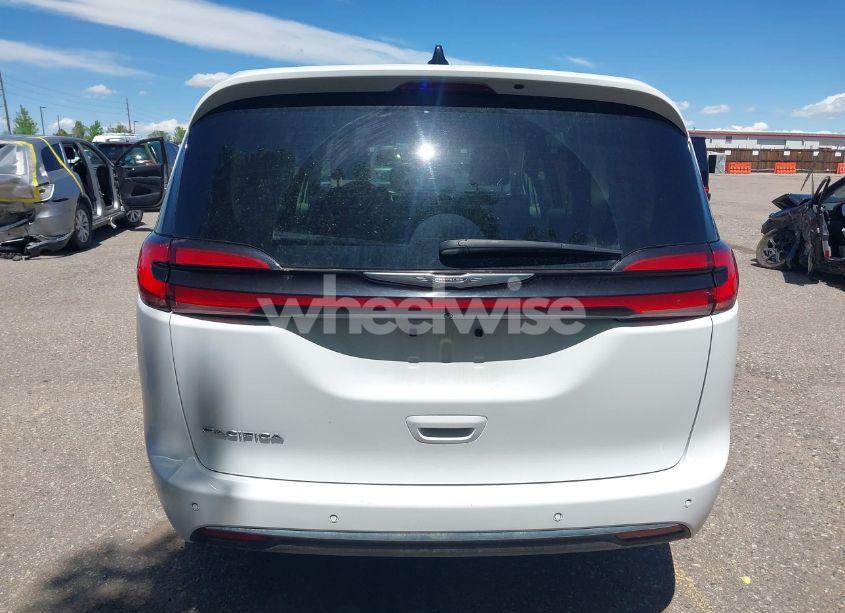 Photo 16 of 2023 Chrysler Pacifica TOURING L (VIN 2C4RC1BG0PR536493)