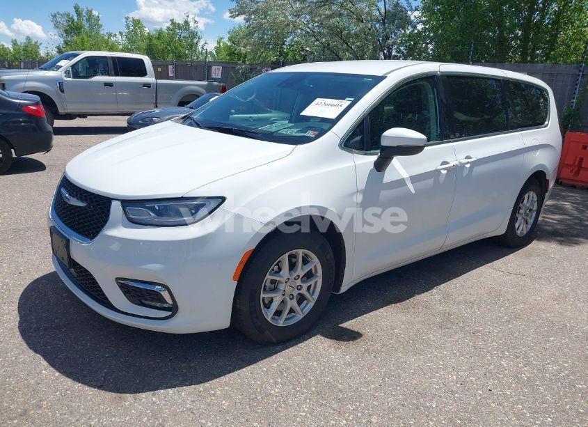 Photo 2 of 2023 Chrysler Pacifica TOURING L (VIN 2C4RC1BG0PR536493)
