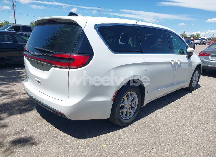 Photo 4 of 2023 Chrysler Pacifica TOURING L (VIN 2C4RC1BG0PR536493)