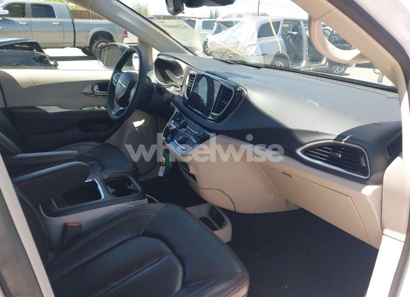 Photo 5 of 2023 Chrysler Pacifica TOURING L (VIN 2C4RC1BG0PR536493)