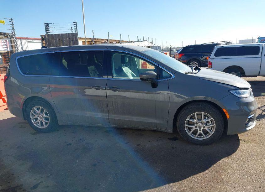 Photo 13 of 2023 Chrysler Pacifica TOURING L (VIN 2C4RC1BG0PR577254)