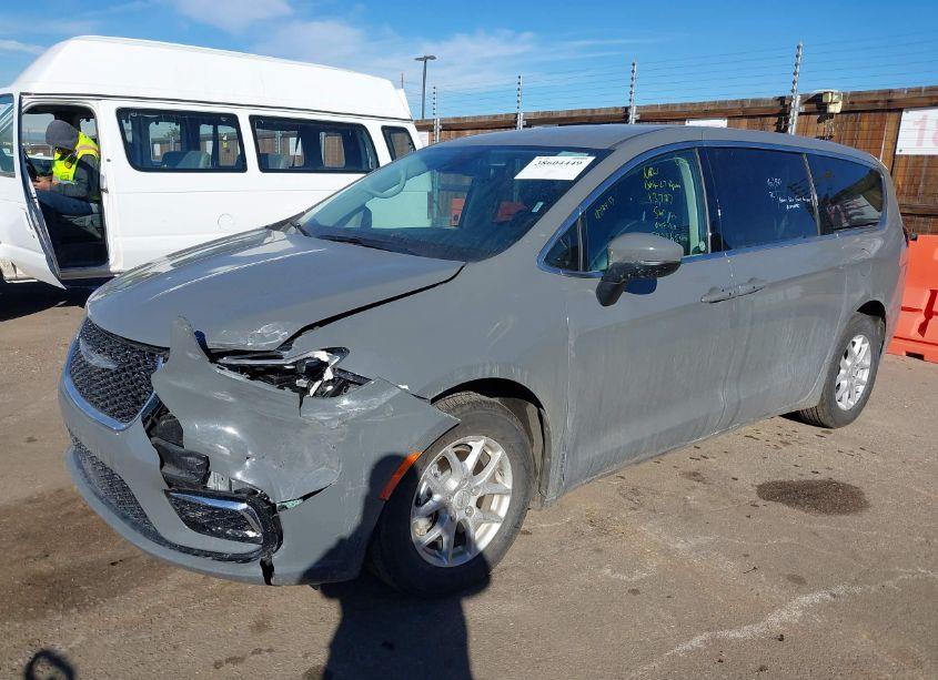 Photo 2 of 2023 Chrysler Pacifica TOURING L (VIN 2C4RC1BG0PR577254)