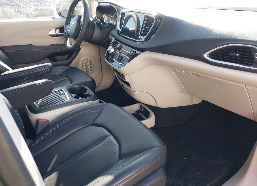 Photo 5 of 2023 Chrysler Pacifica TOURING L (VIN 2C4RC1BG0PR577254)