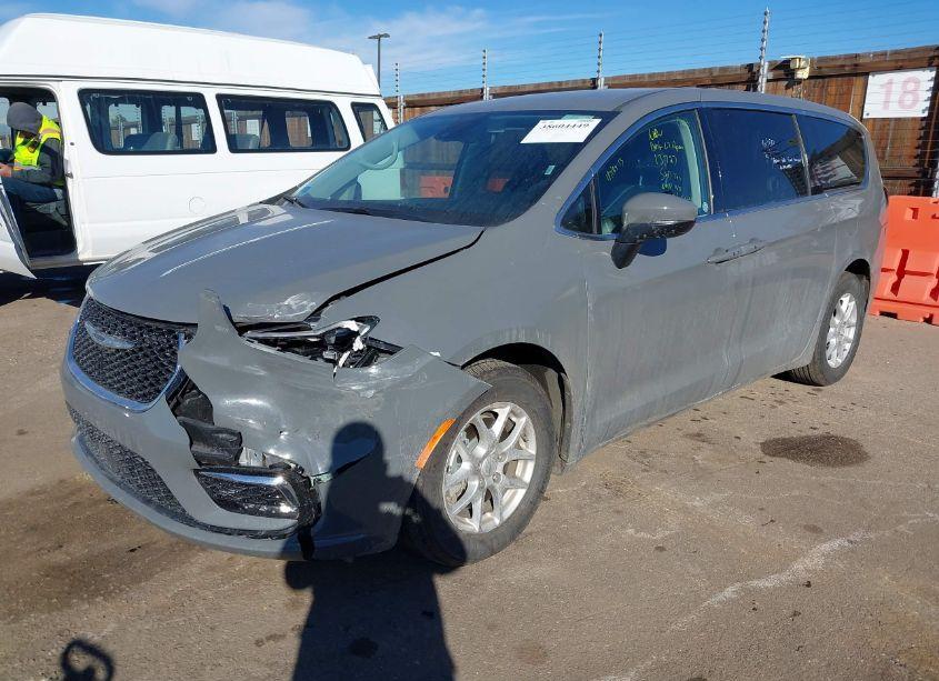 Photo 6 of 2023 Chrysler Pacifica TOURING L (VIN 2C4RC1BG0PR577254)