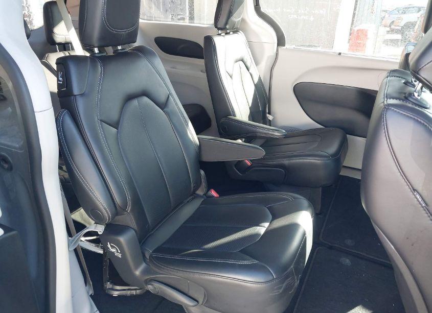 Photo 8 of 2023 Chrysler Pacifica TOURING L (VIN 2C4RC1BG0PR577254)