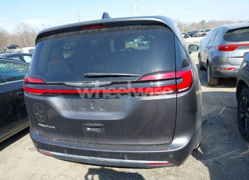 Photo 16 of 2023 Chrysler Pacifica TOURING L (VIN 2C4RC1BG0PR582065)