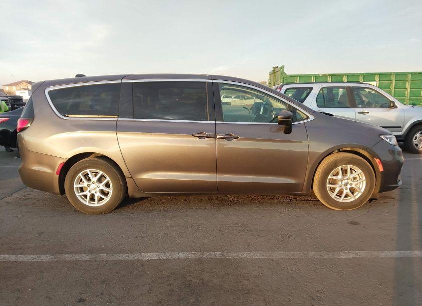 Photo 13 of 2023 Chrysler Pacifica TOURING L (VIN 2C4RC1BG0PR594555)