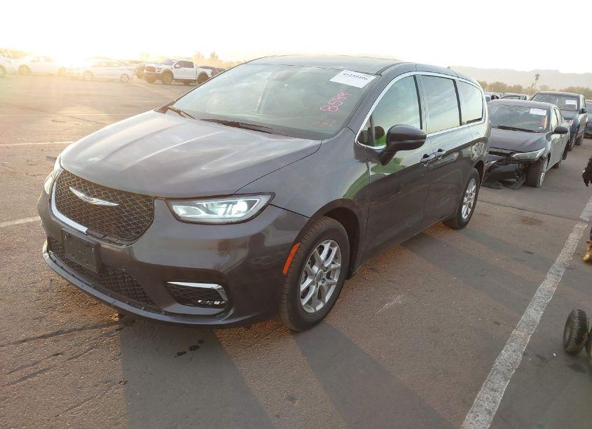 Photo 2 of 2023 Chrysler Pacifica TOURING L (VIN 2C4RC1BG0PR594555)