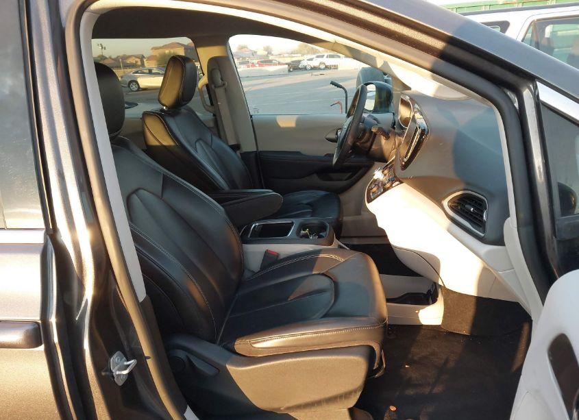 Photo 5 of 2023 Chrysler Pacifica TOURING L (VIN 2C4RC1BG0PR594555)