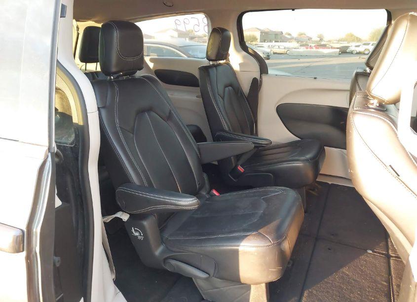 Photo 8 of 2023 Chrysler Pacifica TOURING L (VIN 2C4RC1BG0PR594555)