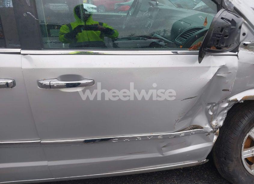 Photo 5 of 2012 Chrysler Town & COUNTRY TOURING (VIN 2C4RC1BG1CR119121)