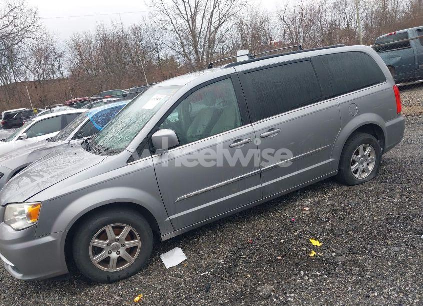 Photo 2 of 2013 Chrysler Town & COUNTRY TOURING (VIN 2C4RC1BG1DR576979)