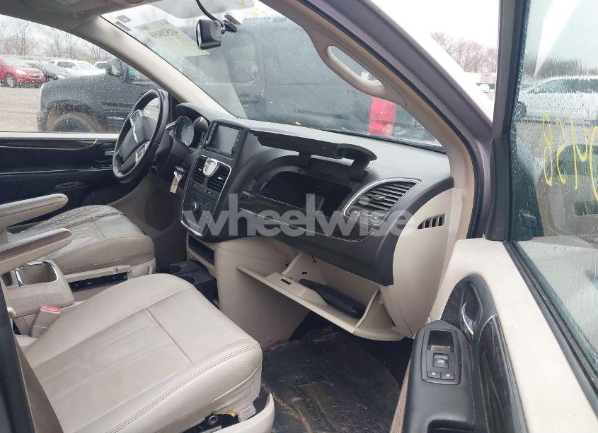 Photo 5 of 2013 Chrysler Town & COUNTRY TOURING (VIN 2C4RC1BG1DR576979)