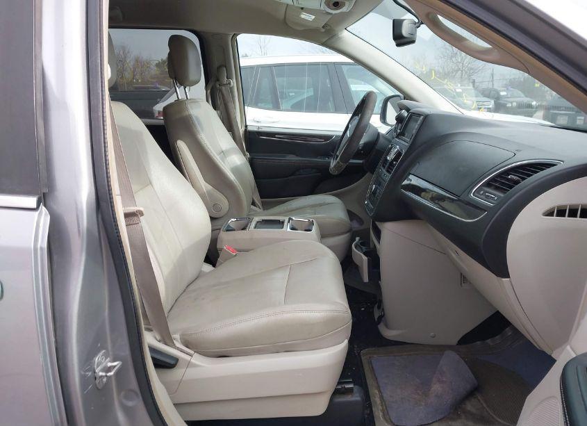 Photo 5 of 2013 Chrysler Town & COUNTRY TOURING (VIN 2C4RC1BG1DR577386)