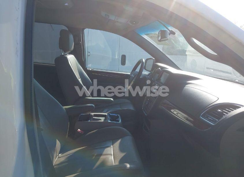 Photo 5 of 2013 Chrysler Town & COUNTRY TOURING (VIN 2C4RC1BG1DR621435)