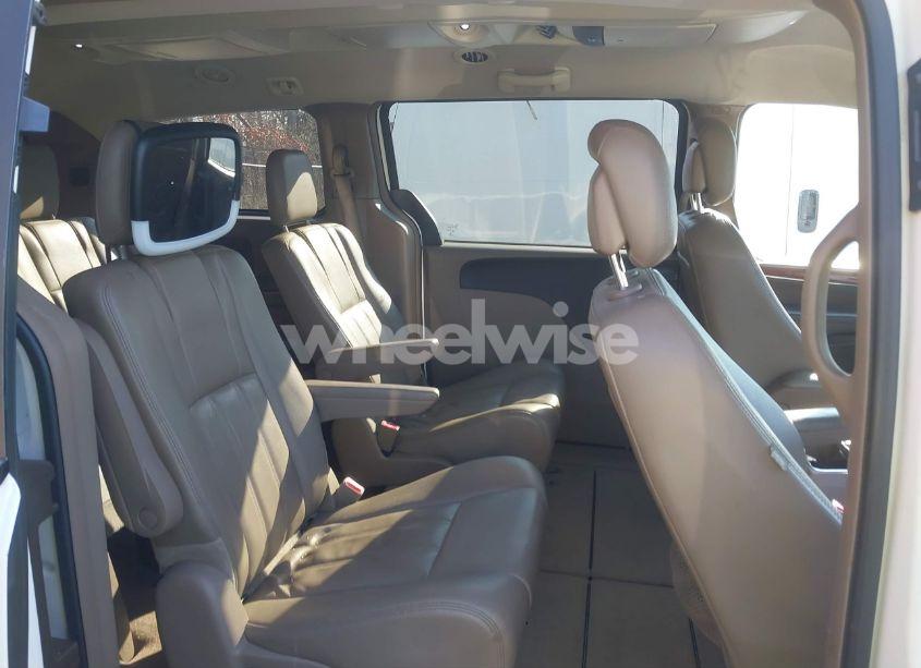 Photo 8 of 2013 Chrysler Town & COUNTRY TOURING (VIN 2C4RC1BG1DR621435)