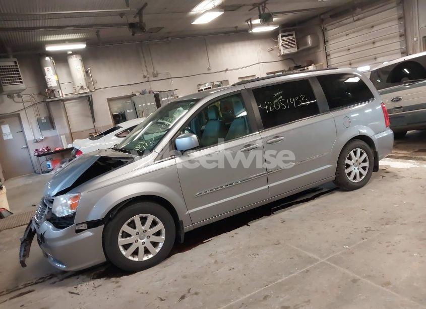 Photo 2 of 2013 Chrysler Town & COUNTRY TOURING (VIN 2C4RC1BG1DR646691)