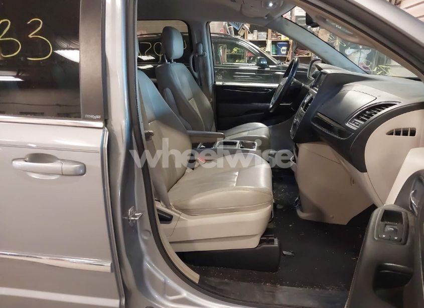 Photo 5 of 2013 Chrysler Town & COUNTRY TOURING (VIN 2C4RC1BG1DR646691)