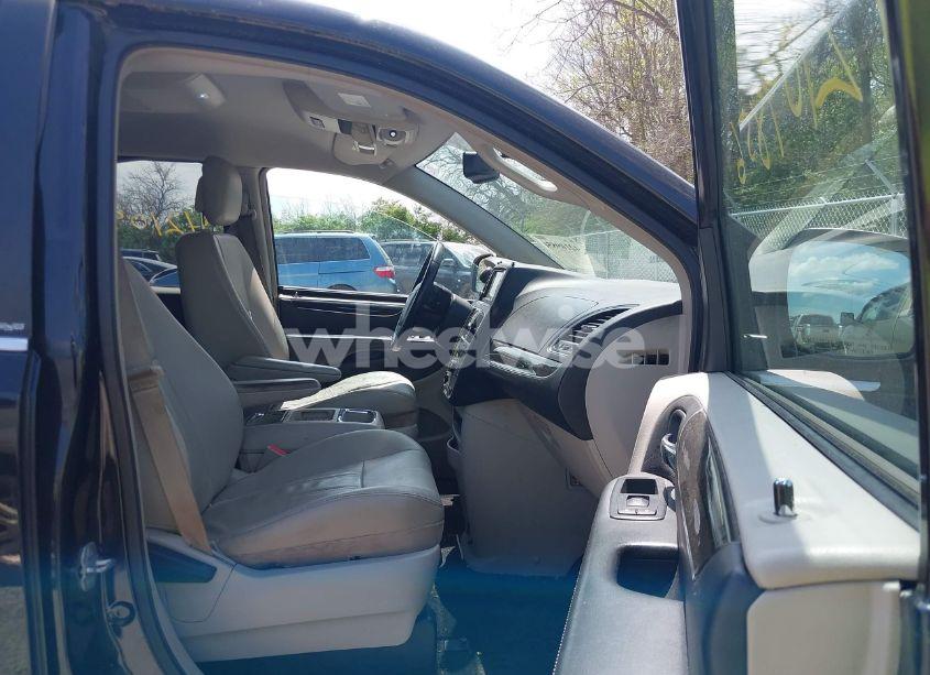 Photo 5 of 2013 Chrysler Town & COUNTRY TOURING (VIN 2C4RC1BG1DR662485)