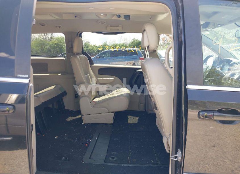 Photo 8 of 2013 Chrysler Town & COUNTRY TOURING (VIN 2C4RC1BG1DR662485)