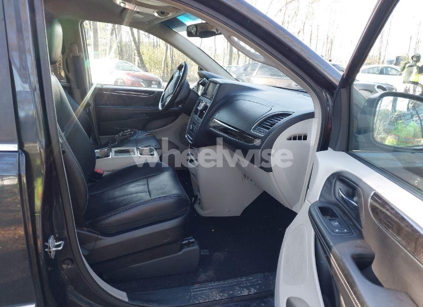 Photo 5 of 2013 Chrysler Town & COUNTRY TOURING (VIN 2C4RC1BG1DR720868)