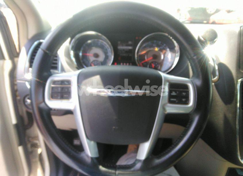 Photo 6 of 2013 Chrysler Town & COUNTRY TOURING (VIN 2C4RC1BG1DR721230)