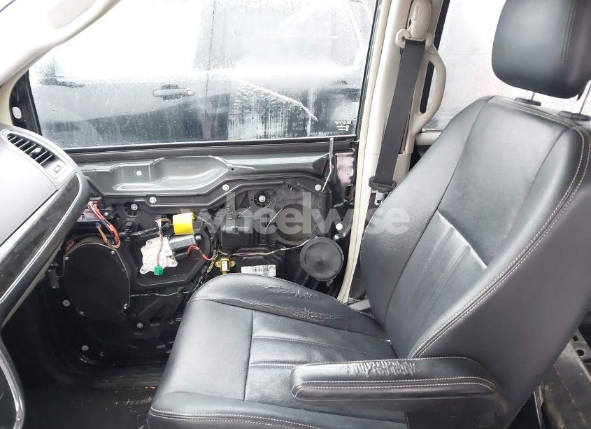 Photo 5 of 2013 Chrysler Town & COUNTRY TOURING (VIN 2C4RC1BG1DR745141)