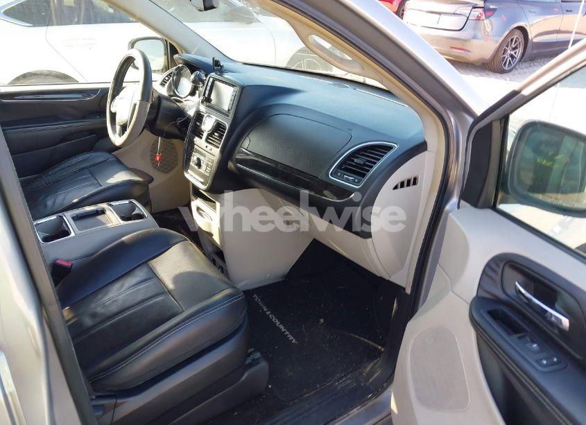 Photo 5 of 2013 Chrysler Town & COUNTRY TOURING (VIN 2C4RC1BG1DR774400)