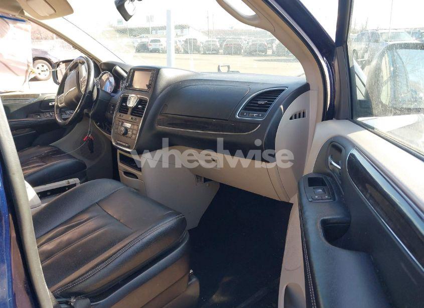 Photo 5 of 2014 Chrysler Town & COUNTRY TOURING (VIN 2C4RC1BG1ER157984)