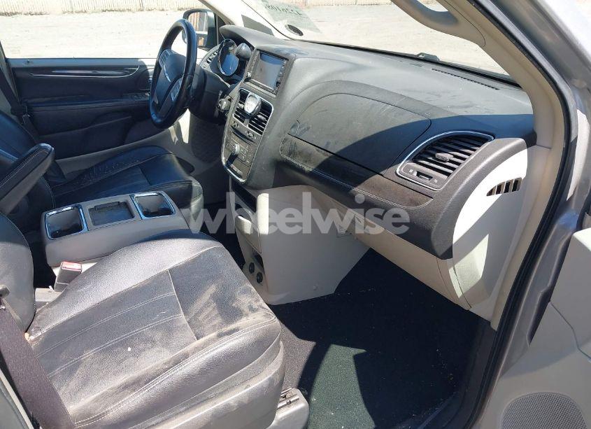 Photo 5 of 2014 Chrysler Town & COUNTRY TOURING (VIN 2C4RC1BG1ER216032)