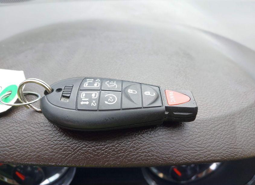 Photo 11 of 2014 Chrysler Town & COUNTRY TOURING (VIN 2C4RC1BG1ER219593)