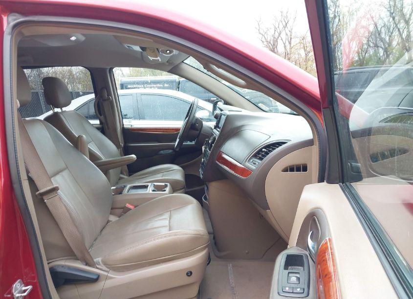 Photo 5 of 2014 Chrysler Town & COUNTRY TOURING (VIN 2C4RC1BG1ER219593)