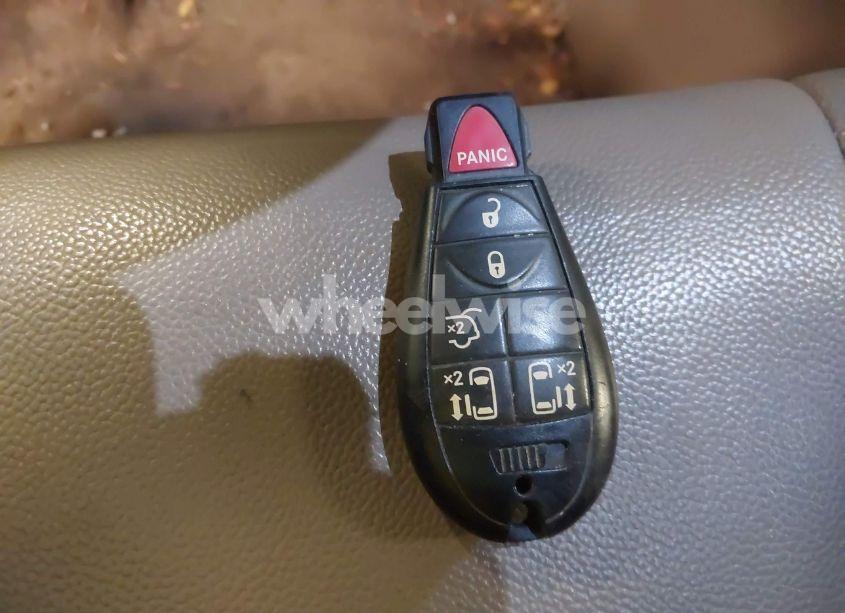 Photo 11 of 2014 Chrysler Town & COUNTRY TOURING (VIN 2C4RC1BG1ER231730)