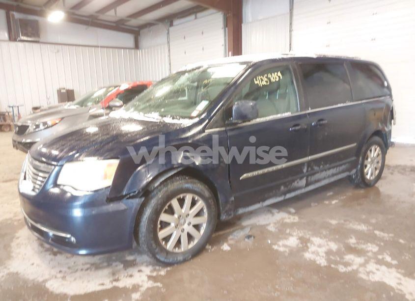 Photo 2 of 2014 Chrysler Town & COUNTRY TOURING (VIN 2C4RC1BG1ER231730)