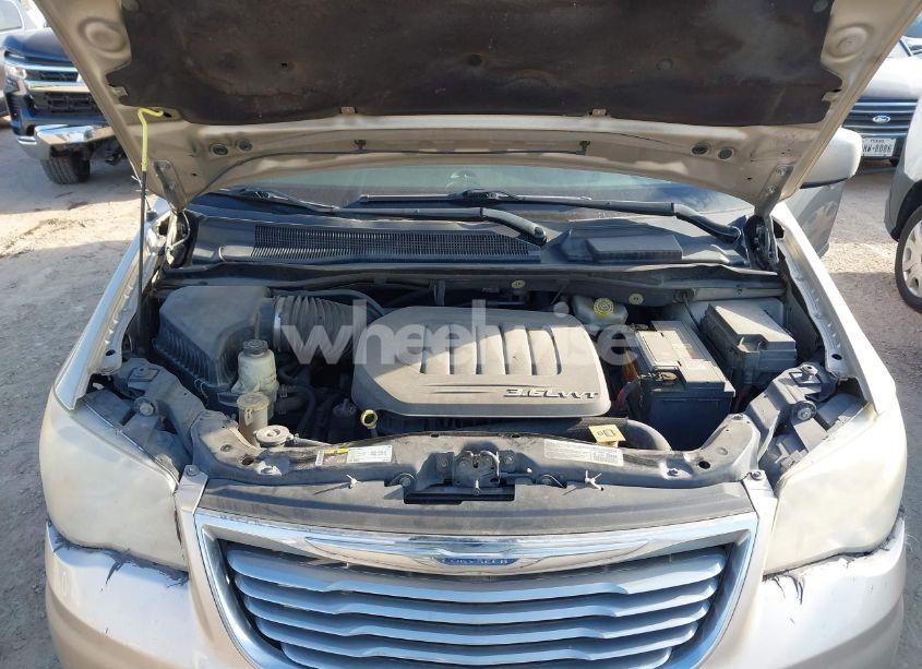 Photo 10 of 2014 Chrysler Town & COUNTRY TOURING (VIN 2C4RC1BG1ER270138)