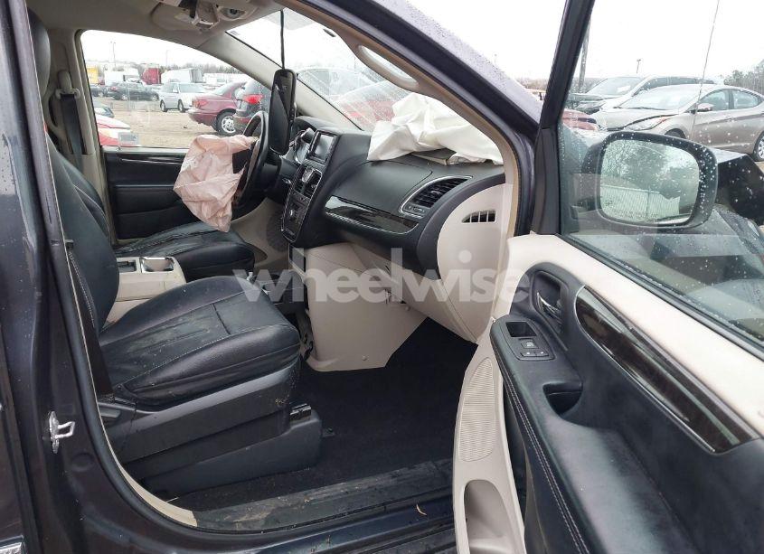 Photo 5 of 2014 Chrysler Town & COUNTRY TOURING (VIN 2C4RC1BG1ER271404)