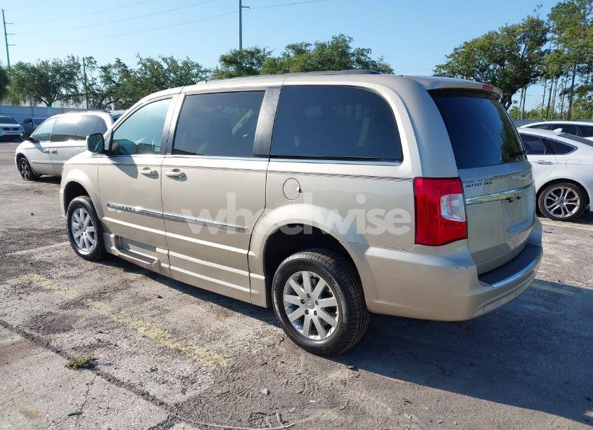 Photo 3 of 2014 Chrysler Town & COUNTRY TOURING (VIN 2C4RC1BG1ER285917)