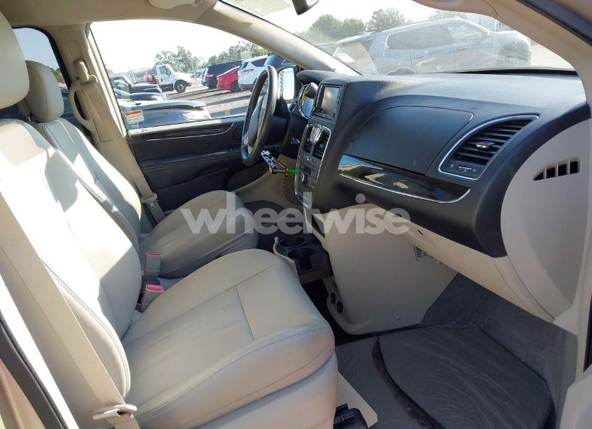 Photo 5 of 2014 Chrysler Town & COUNTRY TOURING (VIN 2C4RC1BG1ER285917)