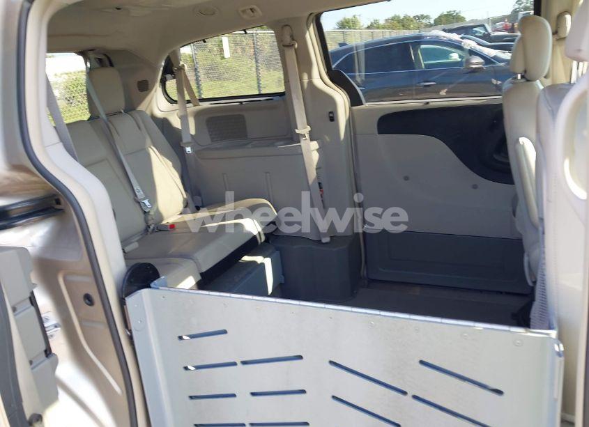 Photo 8 of 2014 Chrysler Town & COUNTRY TOURING (VIN 2C4RC1BG1ER285917)