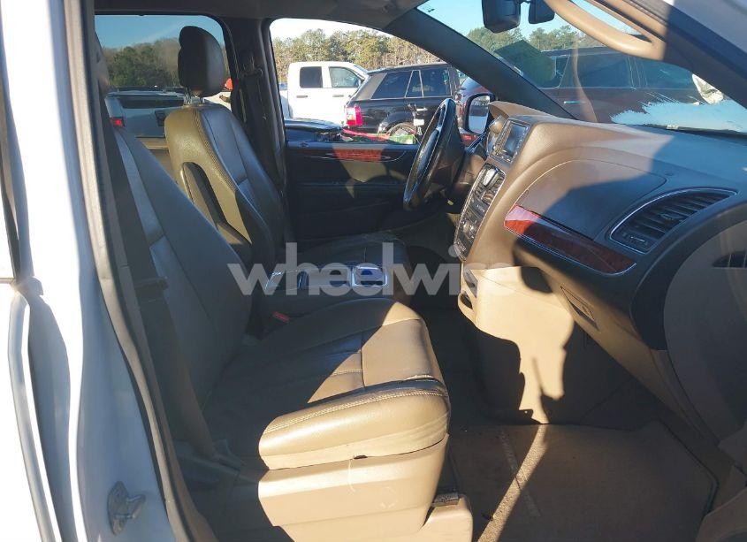 Photo 5 of 2014 Chrysler Town & COUNTRY TOURING (VIN 2C4RC1BG1ER338793)