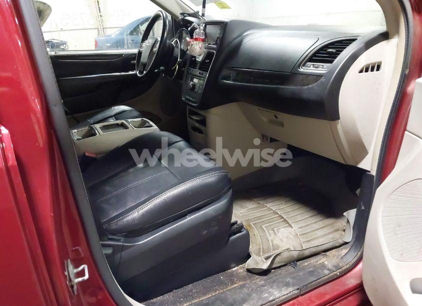 Photo 5 of 2014 Chrysler Town & COUNTRY TOURING (VIN 2C4RC1BG1ER360034)